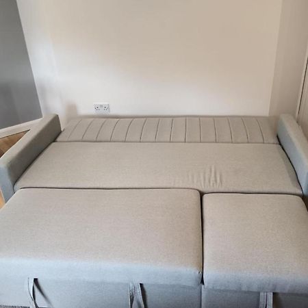 Welcome To This Flat كيترينج المظهر الخارجي الصورة